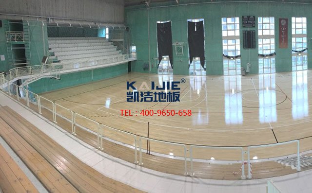 體育館運(yùn)動(dòng)木地板翻新——?jiǎng)P潔地板