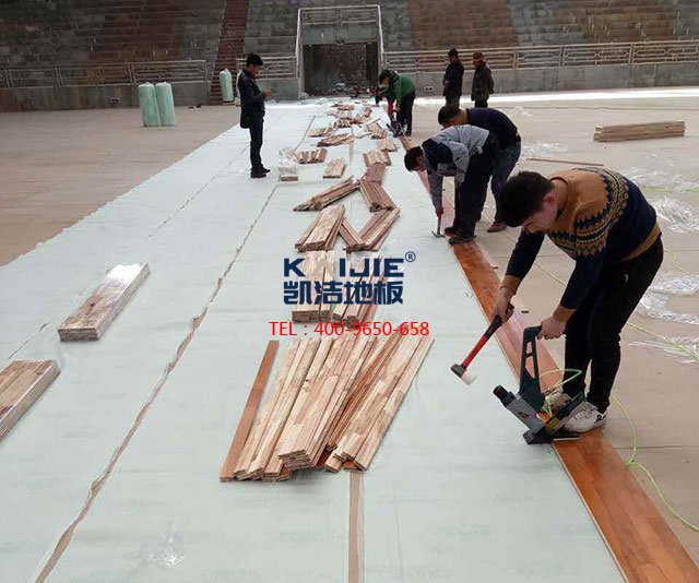 室內(nèi)體育館專用體育柞木地板——?jiǎng)P潔體育木地板