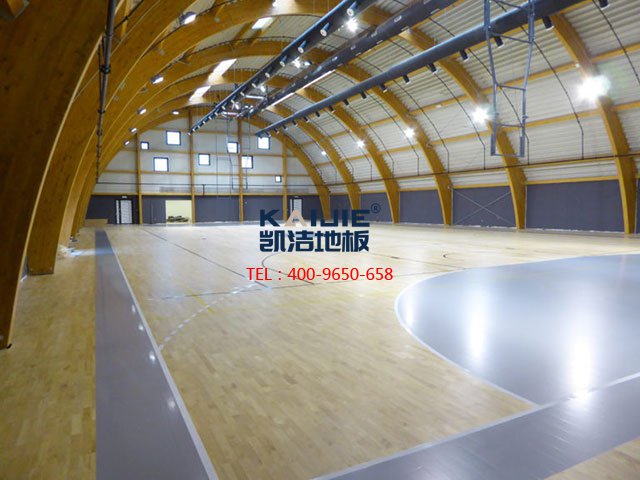 怎么選擇專業的運動木地板品牌廠家——凱潔體育木地板