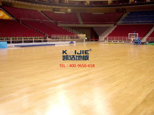 體育木地板正確的保養(yǎng)方法——?jiǎng)P潔地板