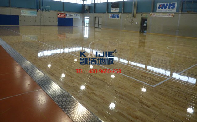 籃球館專(zhuān)用木地板材料與結(jié)構(gòu)的選擇——?jiǎng)P潔地板