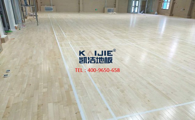 專(zhuān)業(yè)體育館木地板涮漆，得知道這些——?jiǎng)P潔地板