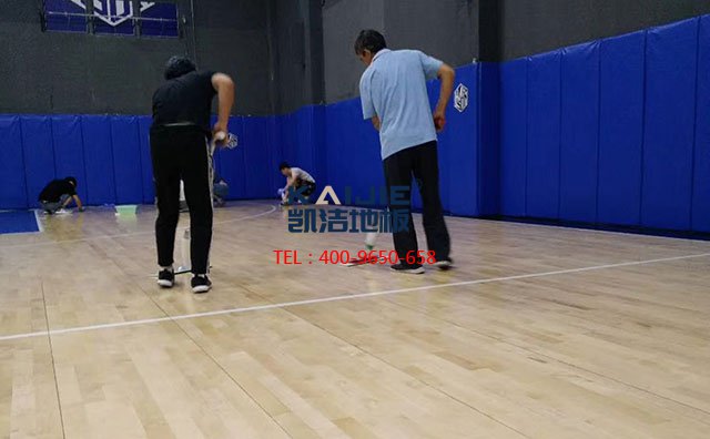 專業(yè)體育木地板廠家建議：籃球館應(yīng)該安裝籃球木地板——凱潔地板