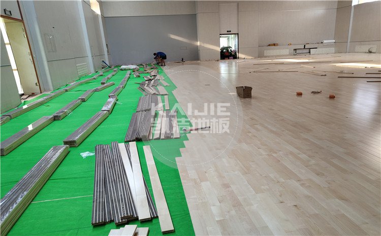北京回龍觀育新學?；@球館木地板案例