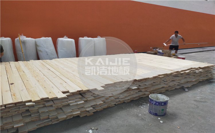 廣州天河區長大公路培訓學校籃球館木地板案例