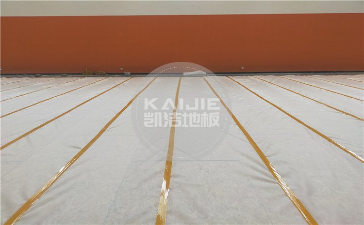 廣州天河區長大公路培訓學校籃球館木地板案例-凱潔體育地板