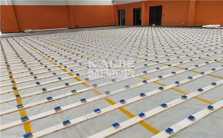 廣州天河區長大公路培訓學校籃球館木地板案例-凱潔體育地板