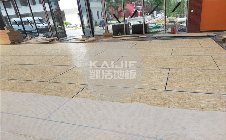 廣州天河區長大公路培訓學校籃球館木地板案例-凱潔體育地板