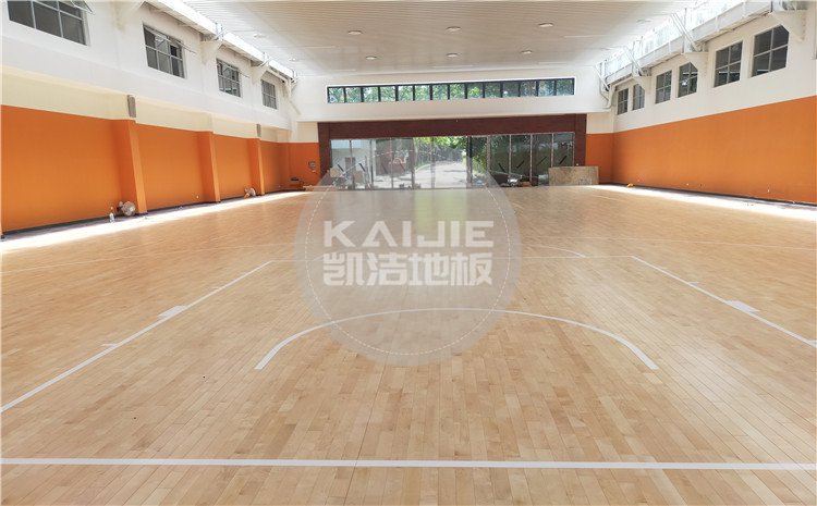 廣州天河區長大公路培訓學校籃球館木地板案例-凱潔體育地板