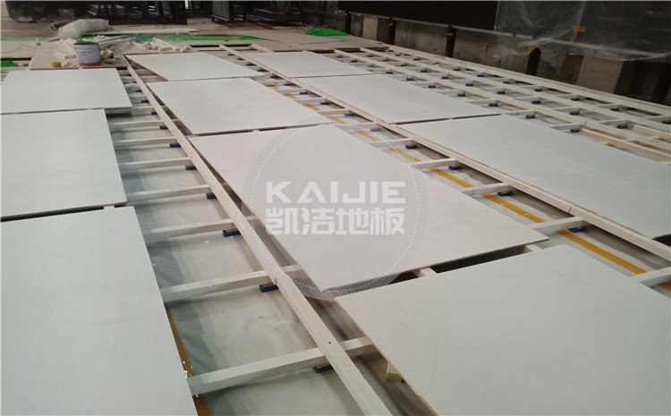 山東鄒城*一中學孟子湖校區學校體育館木地板項目——凱潔體育地板