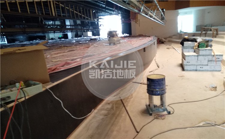 四川省樂山市沙灣區銅河廣場劇院舞臺木地板案例—凱潔體育木地板廠家