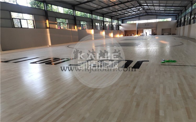 山東蘭陵代村LA動力籃球館木地板項目-凱潔體育木地板廠家