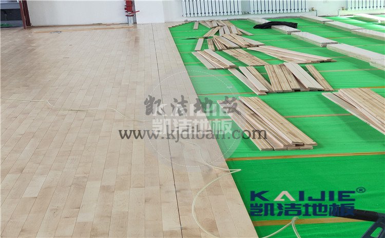 內(nèi)蒙古鄂倫春旗大楊樹林業(yè)局全民健身中心木地板案例