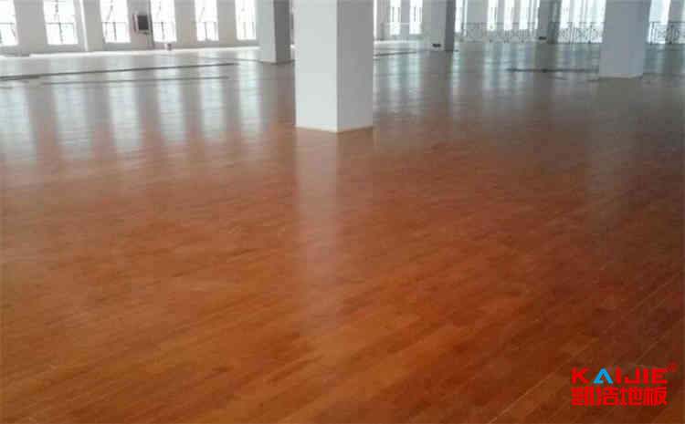 體育館木地板怎么維護