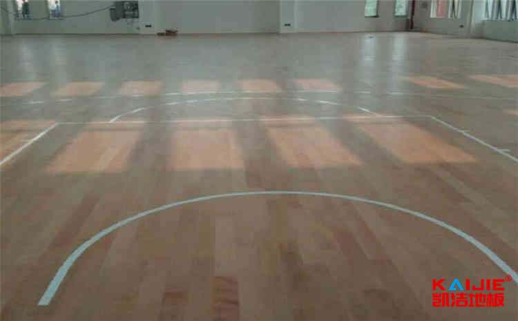 橡膠木風雨操場運動地板價格是多少錢？