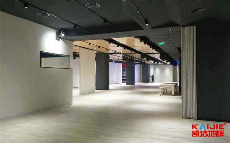 20厚木地板籃球館多少錢一平米？