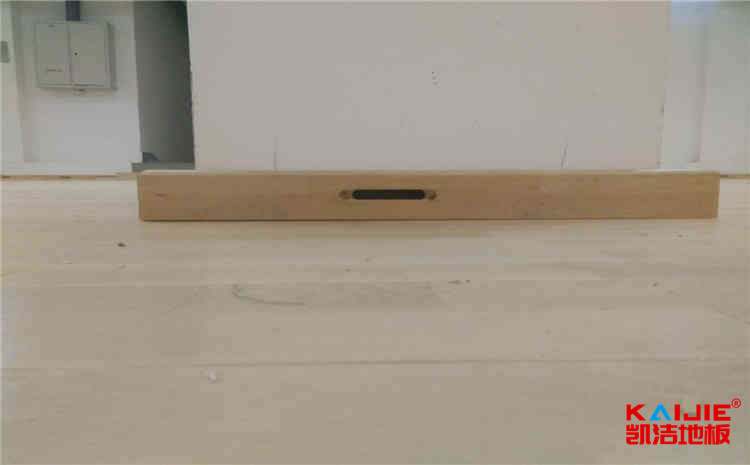 室內(nèi)專用實木運動地板日常護理細則