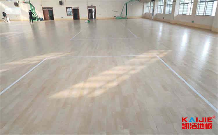 學(xué)校運動籃球地板造價是的多少？