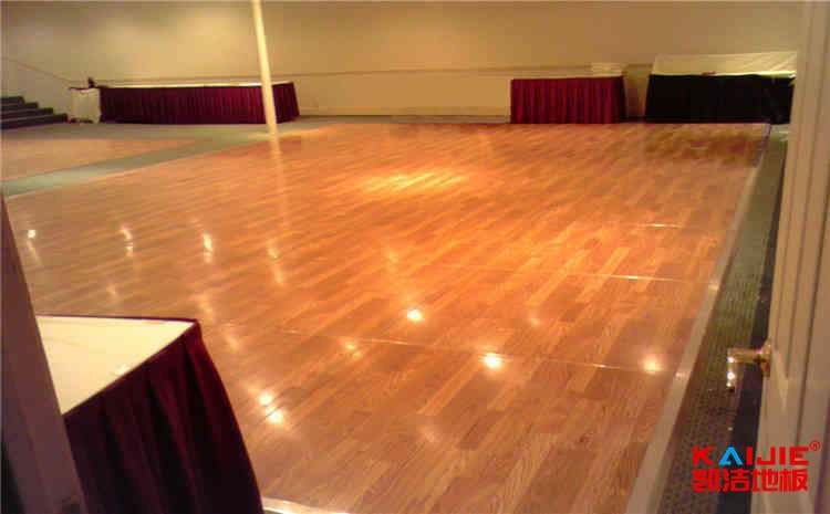 松木體育運動地板價格是多少錢？