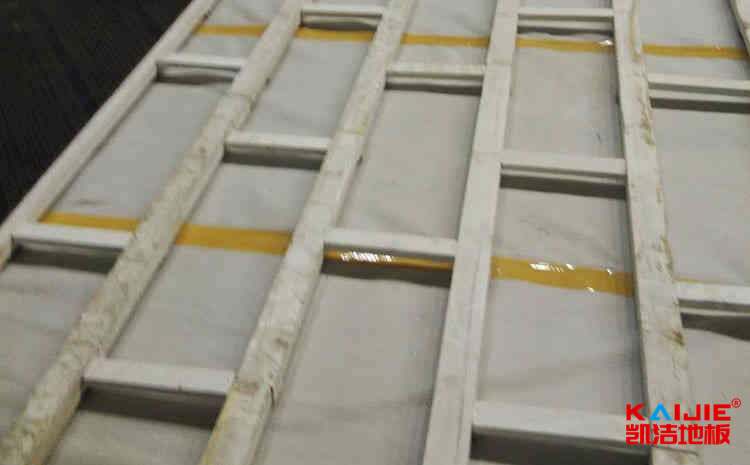 籃球場木地板外表有劃痕應該怎么辦