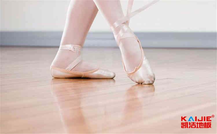 羽毛球場木地板價