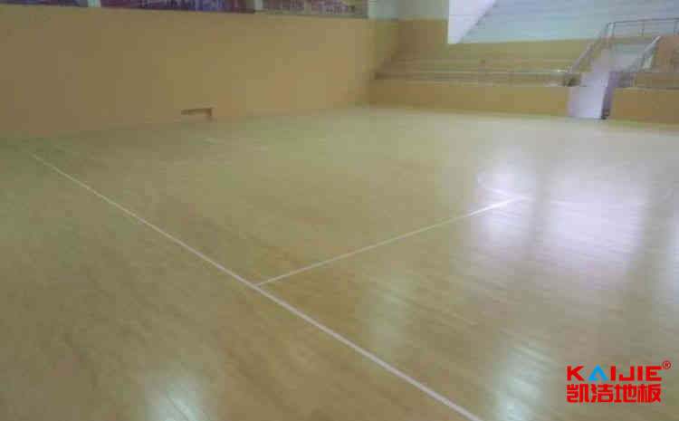 室內(nèi)籃球場木地板是多少錢