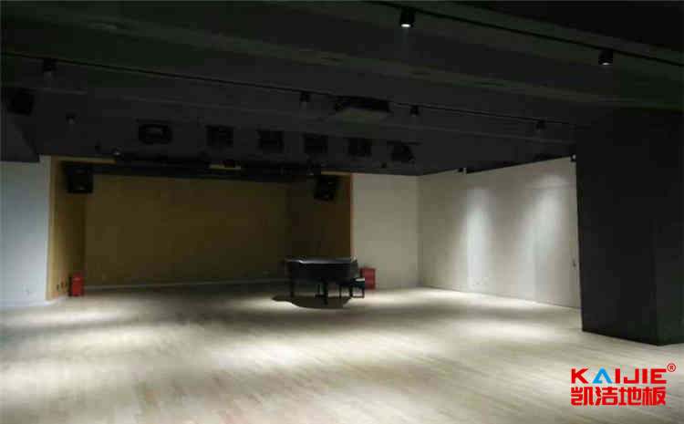 室內舞臺實木地板怎么保養