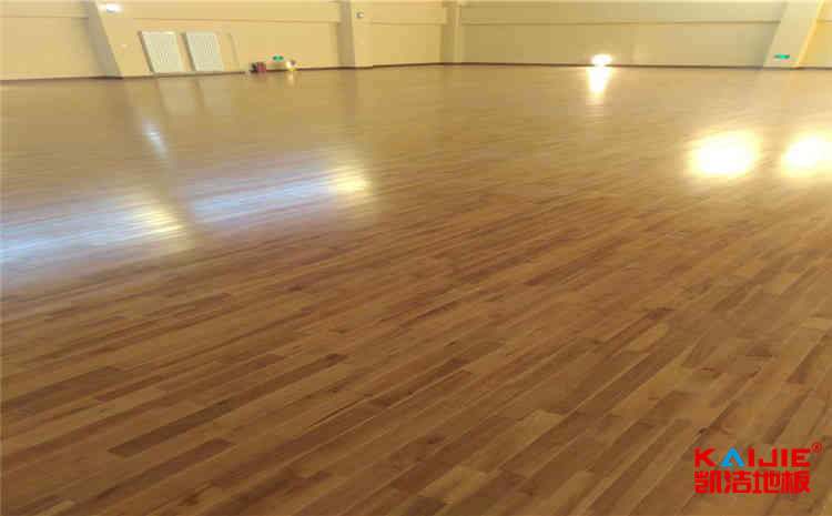 楓木籃球場(chǎng)地板怎么維修